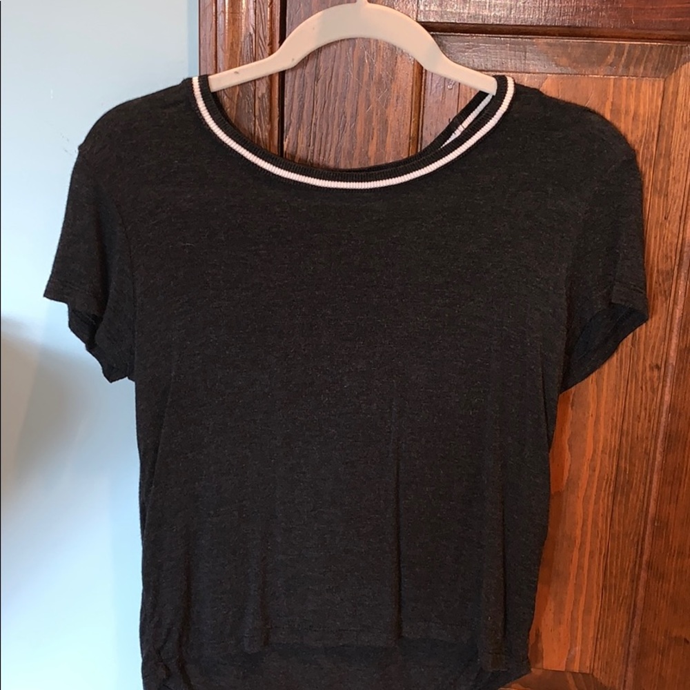 BRANDY MELVILLE- dark gray crop t-shirt
